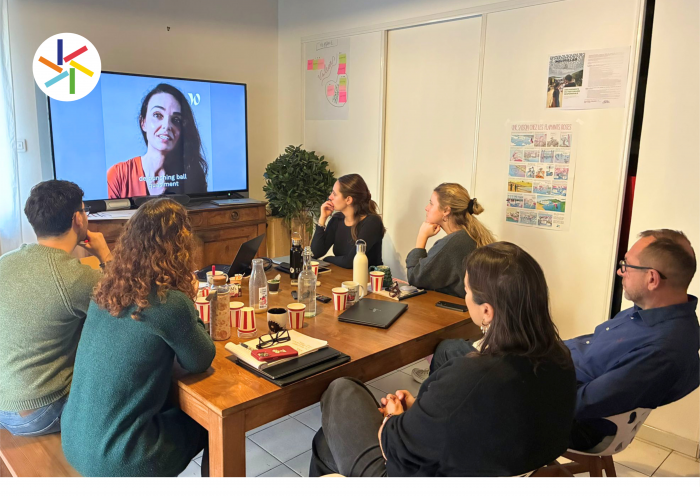 Photo de l'�quipe pendant l'intervention de pr�vention contre les discriminations et le harc�lement au travail